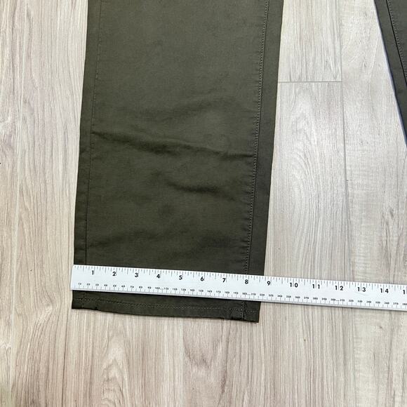 Dockers Men's Flat Front Classic Fit Olive Green Khaki Pants D3 Size W34 L29 - Picture 6 of 10